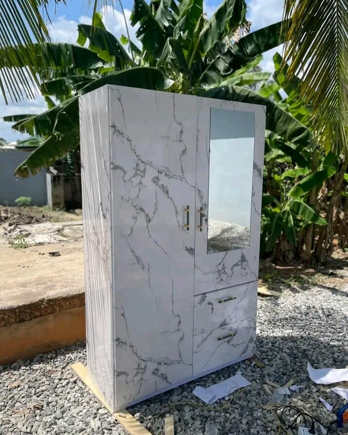 Armoire moderne en marbre blanc