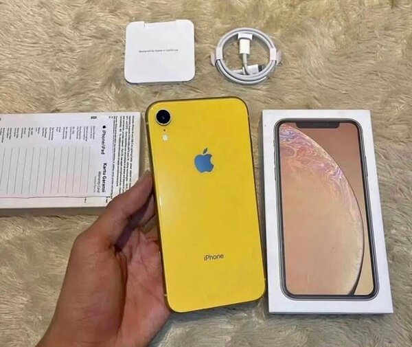 iPhone XR jaune déverrouillé
