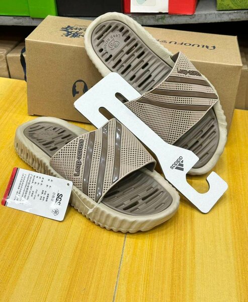 Claquettes confort homme