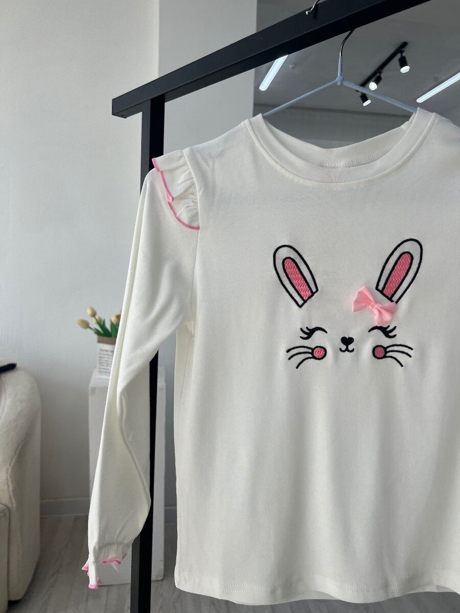 Детская легкая хлопковая кофточка с рисунком зайчика