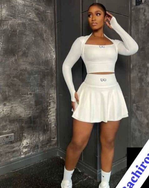 Robe élégante avec fente haute