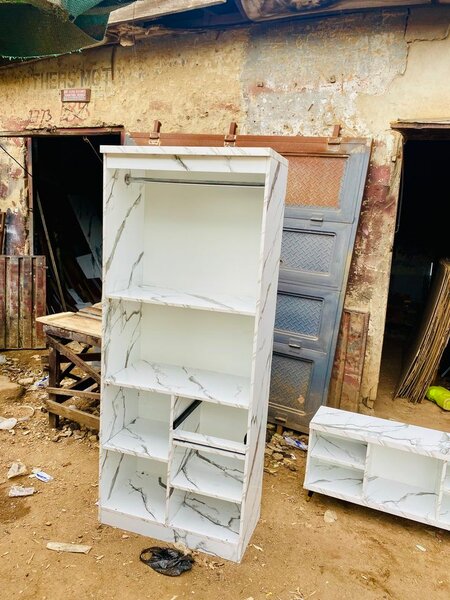 Étagère murale moderne en marbre blanc