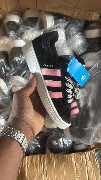 Sneakers noirs et roses