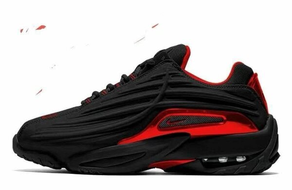 Baskets noires et rouges tendance