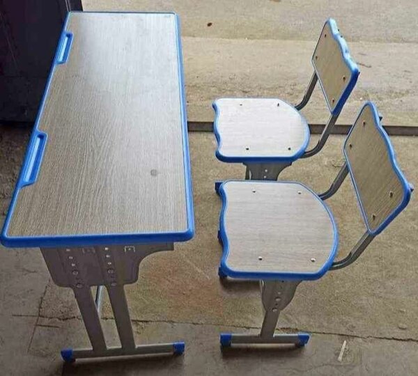 Bureau et chaises éducatifs