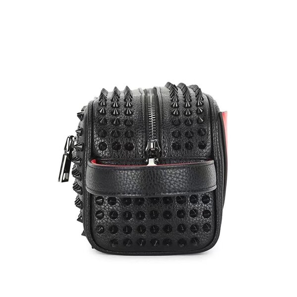 Trousse de toilette cloutée