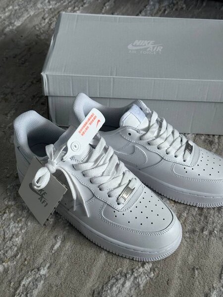 NIKE AIRFORCE SNEAKERS