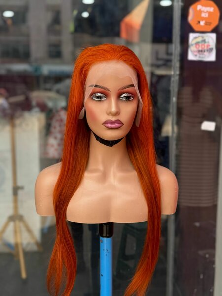Perruque lisse couleur orangé