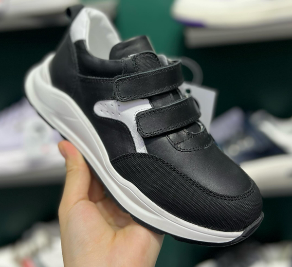 Шикарные кроссовки из натуральной кожи для мальчиков 📚