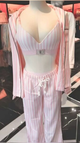 Pyjama rayé en satin chic