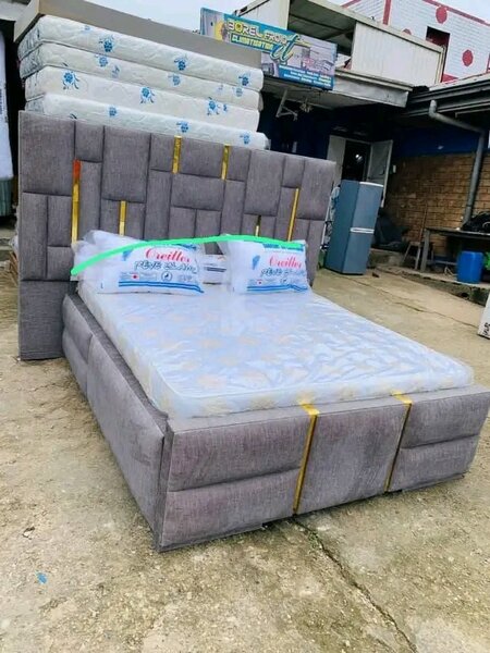 Lit moderne rembourré