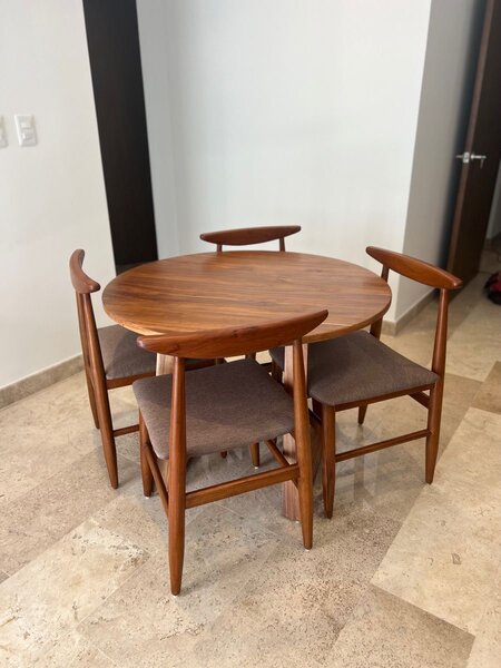 Table à manger en bois