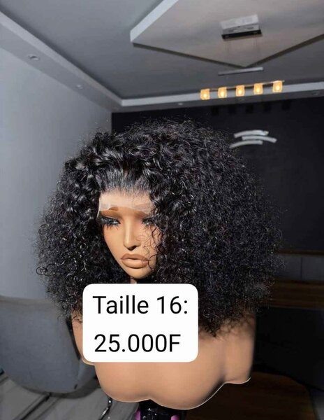 Perruque bouclée noire