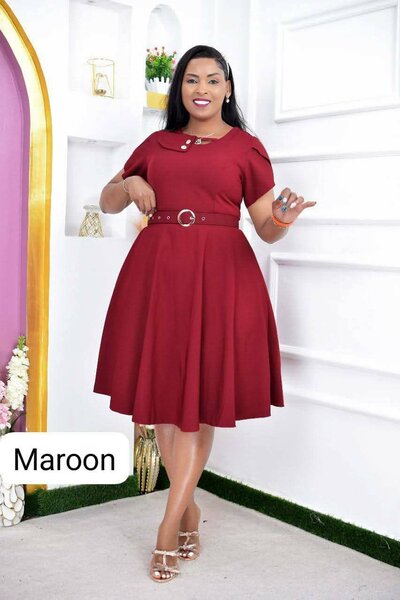 Robe élégante avec ceinture