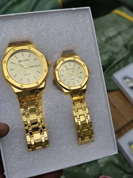 Ensemble de montres dorées