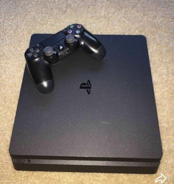 Console PS4 Slim et Manette