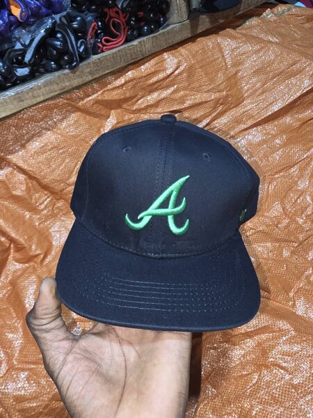 Casquette brodée "A" élégante