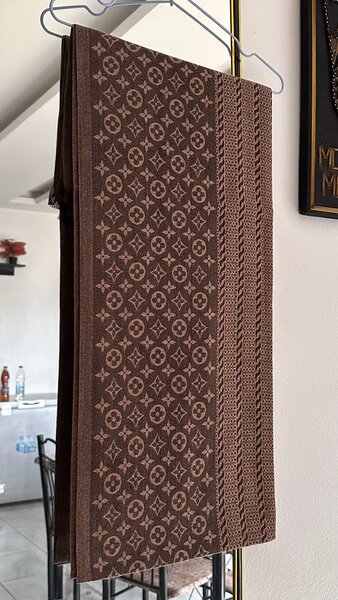 ÉCHARPE LV