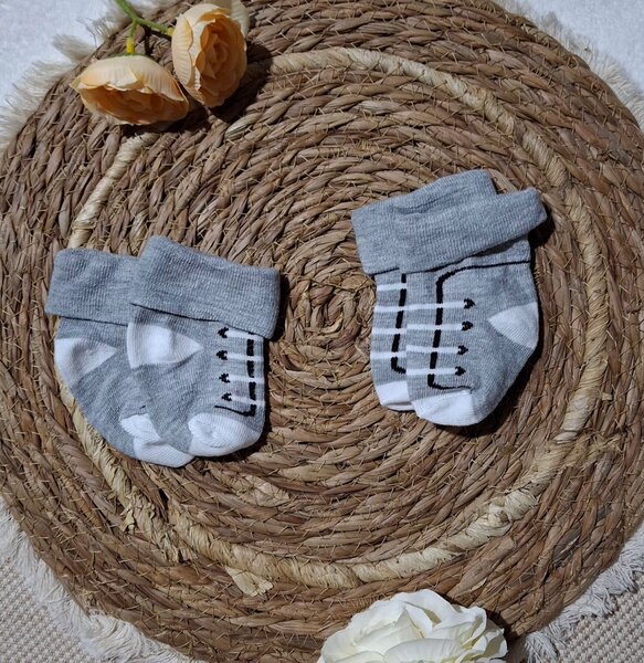 Chaussettes pour bébé gris