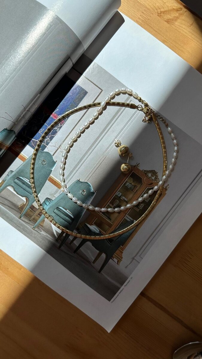 Чокер из натуральных речных жемчугов. Золотистое колье