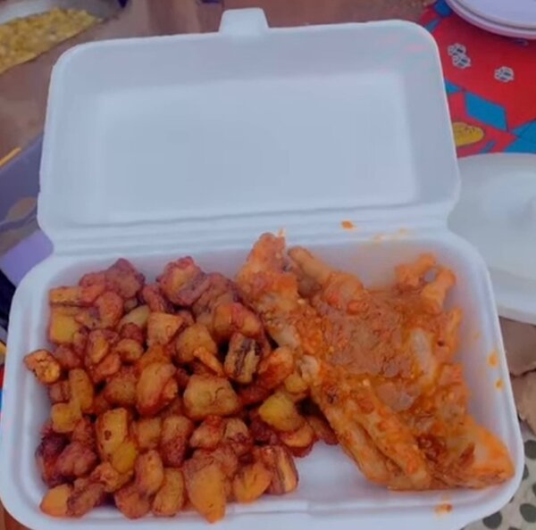 Alloco et patte de poulet