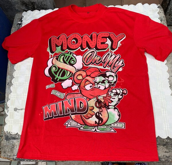 T-shirt rouge graphique