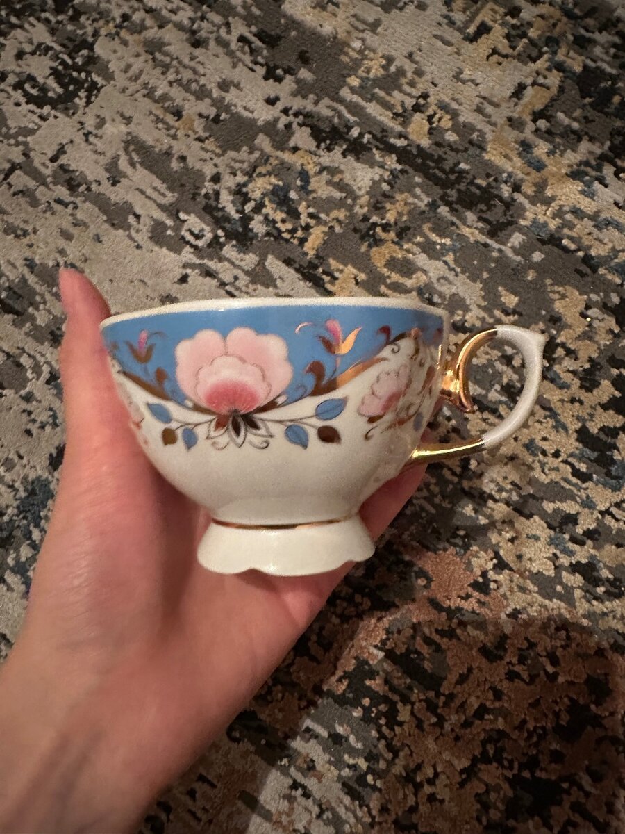 Сервиз «дворянский», костяной фарфор, на 12 персон, 75 прдм