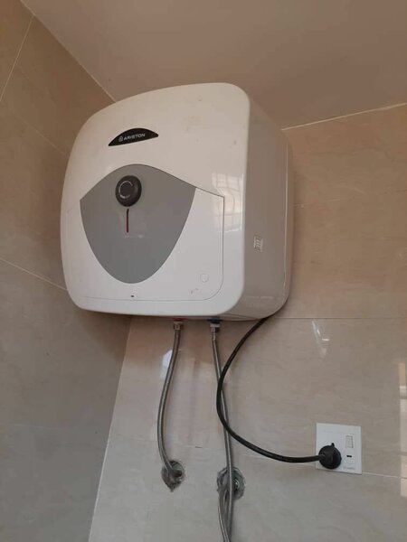 Ariston instant water heater 15 Liters made in Italy