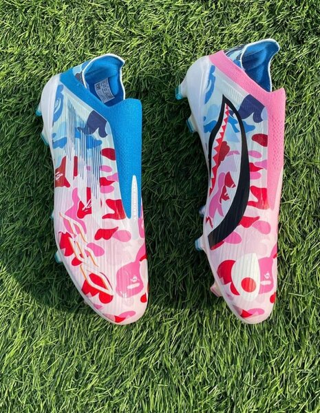 Chaussures de football colorées