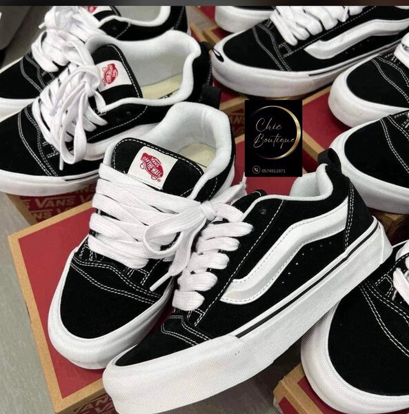 Chaussures Vans Old Skool noir et blanc