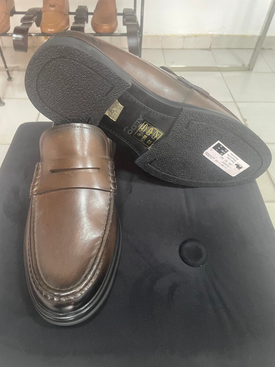 Chaussures en cuir marron élégantes