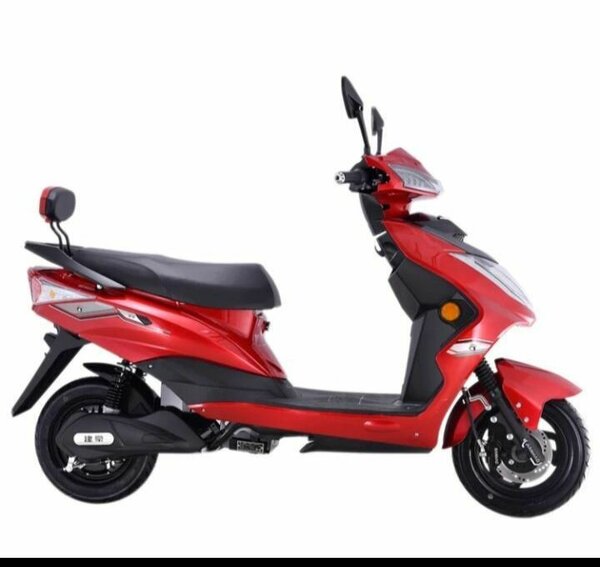 Scooter électrique rouge