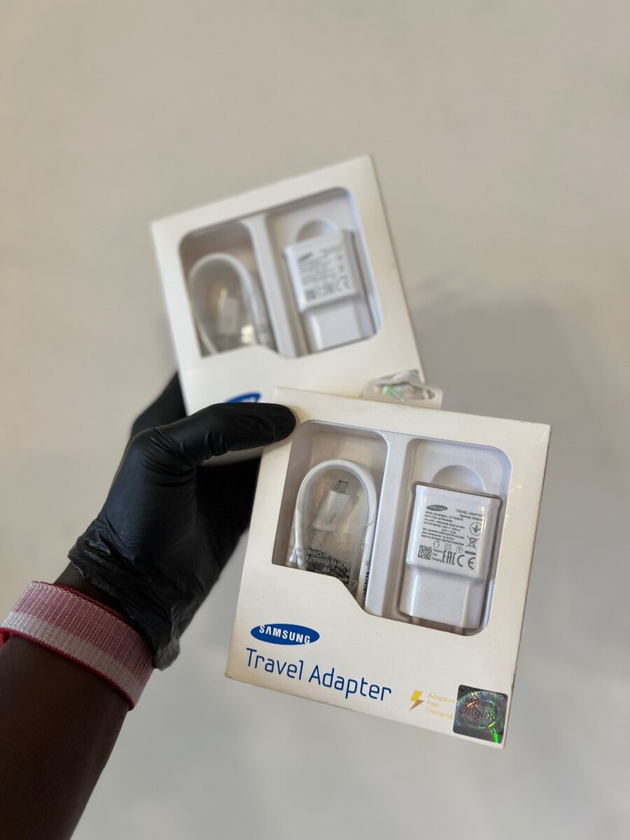 SAMSUNG  FAST CHARGER