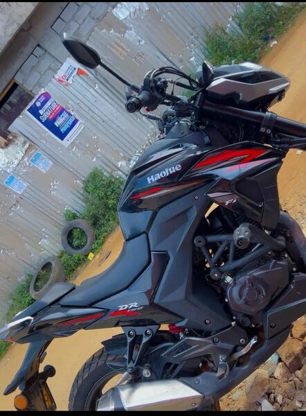 Moto Haowei noir et rouge