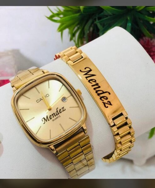 Montre et bracelet dorés