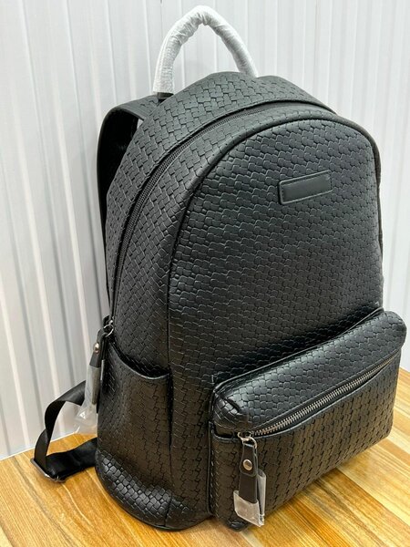 Sac à dos en cuir tressé noir