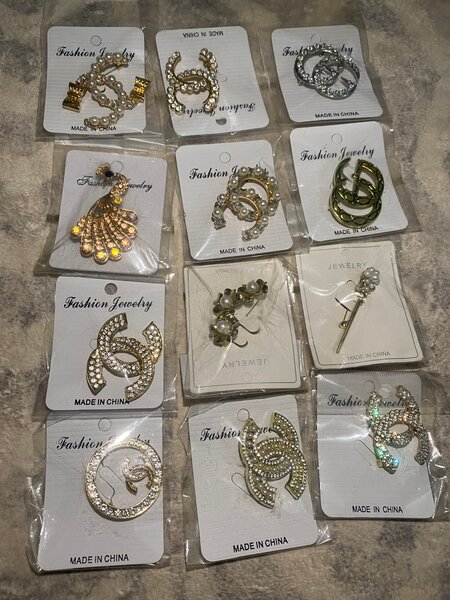 Broche perlée élégante