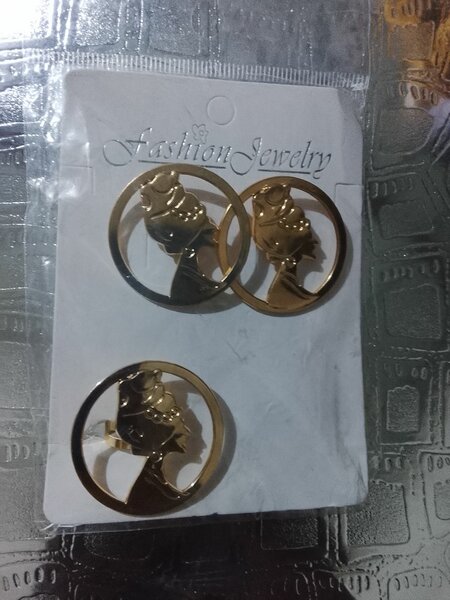 Boucles d'oreilles en forme de cercle doré