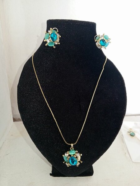 Parure Collier et Boucles d'Oreilles Turquoise