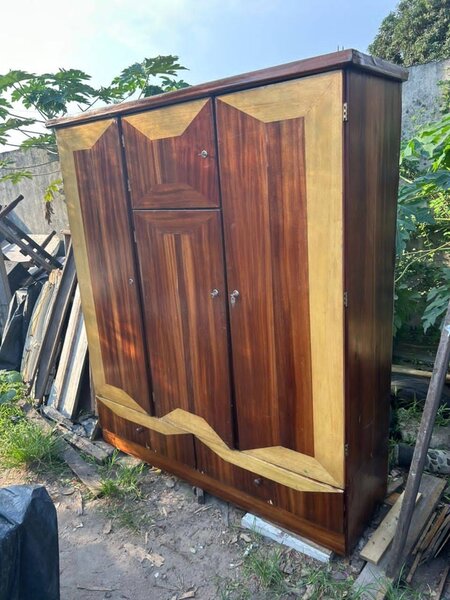 Armoire en bois élégante