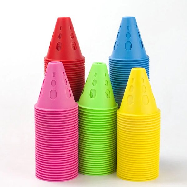 Cônes d'entraînement colorés