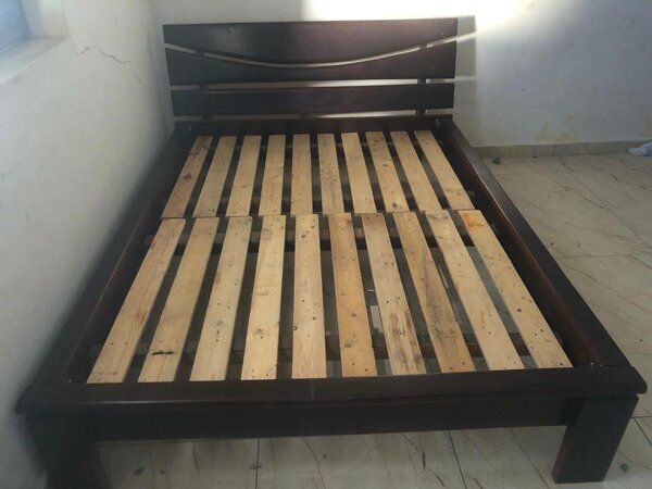 Cadre de lit en bois massif