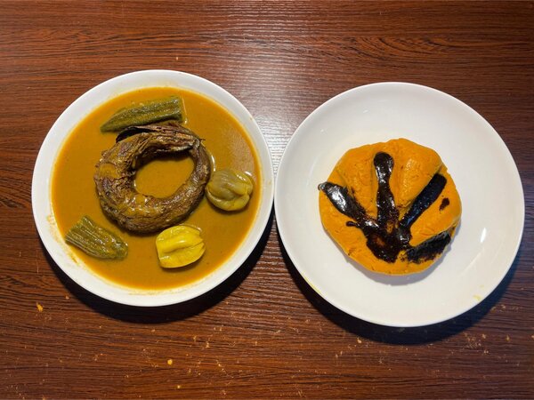 Plat de foufou avec brochet