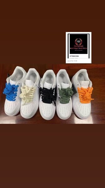 Basket NIKE AIR FORCE authentique dans sa boite