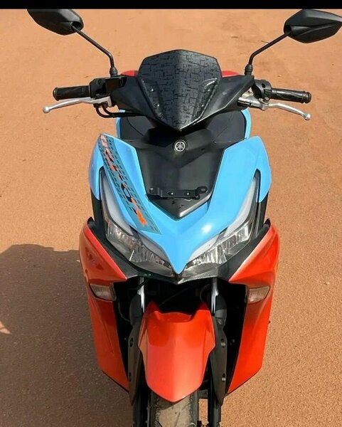 Yamaha Moto GP bicolore