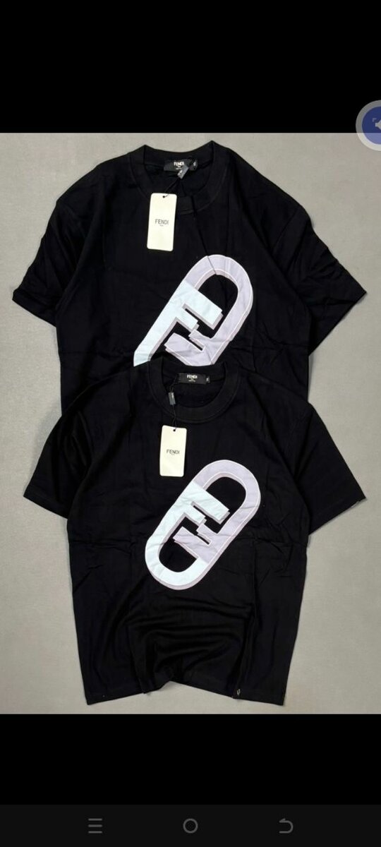 T-shirt graphique moderne