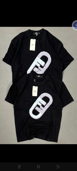 T-shirt graphique moderne