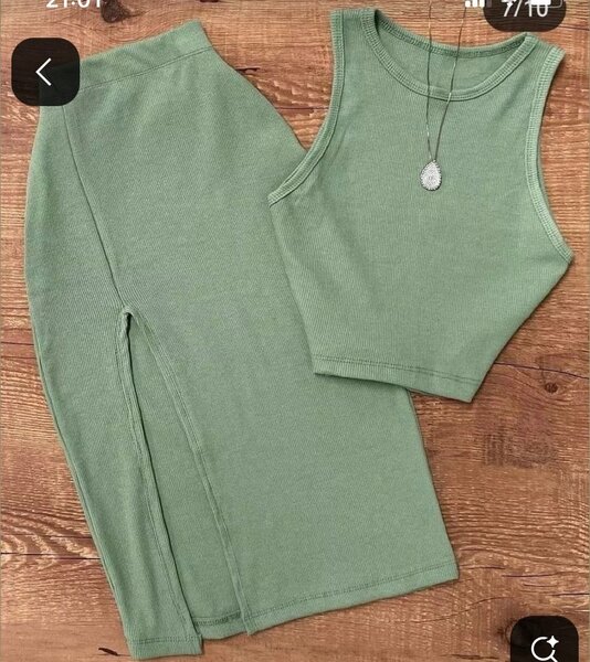 Ensemble jupe et haut vert