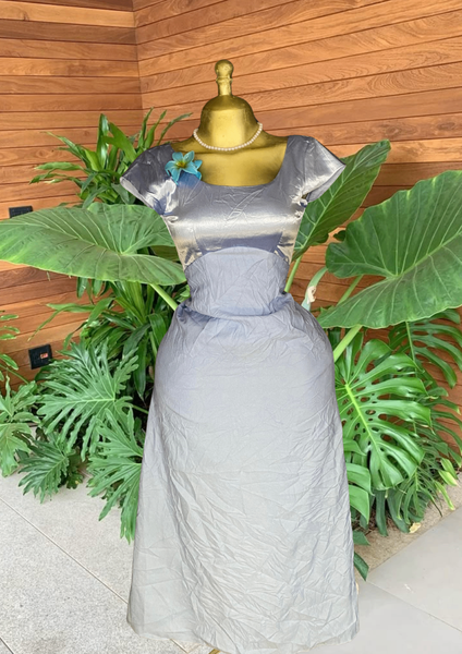 Robe élégante grise