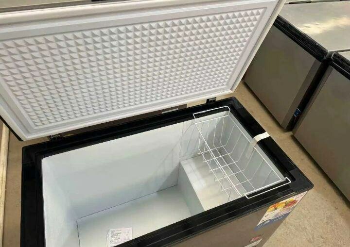 Grand congélateur coffre 250L